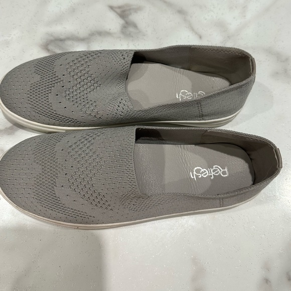Grey Refresh Size 9 flats - Picture 3 of 4